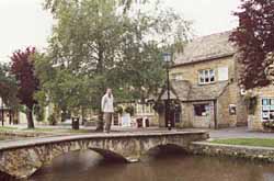{[gEIEUEEH[^[(Bourton-on-the-Water)